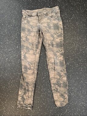 Maurices Women's Camouflage Jeggings in Gray and Tan
